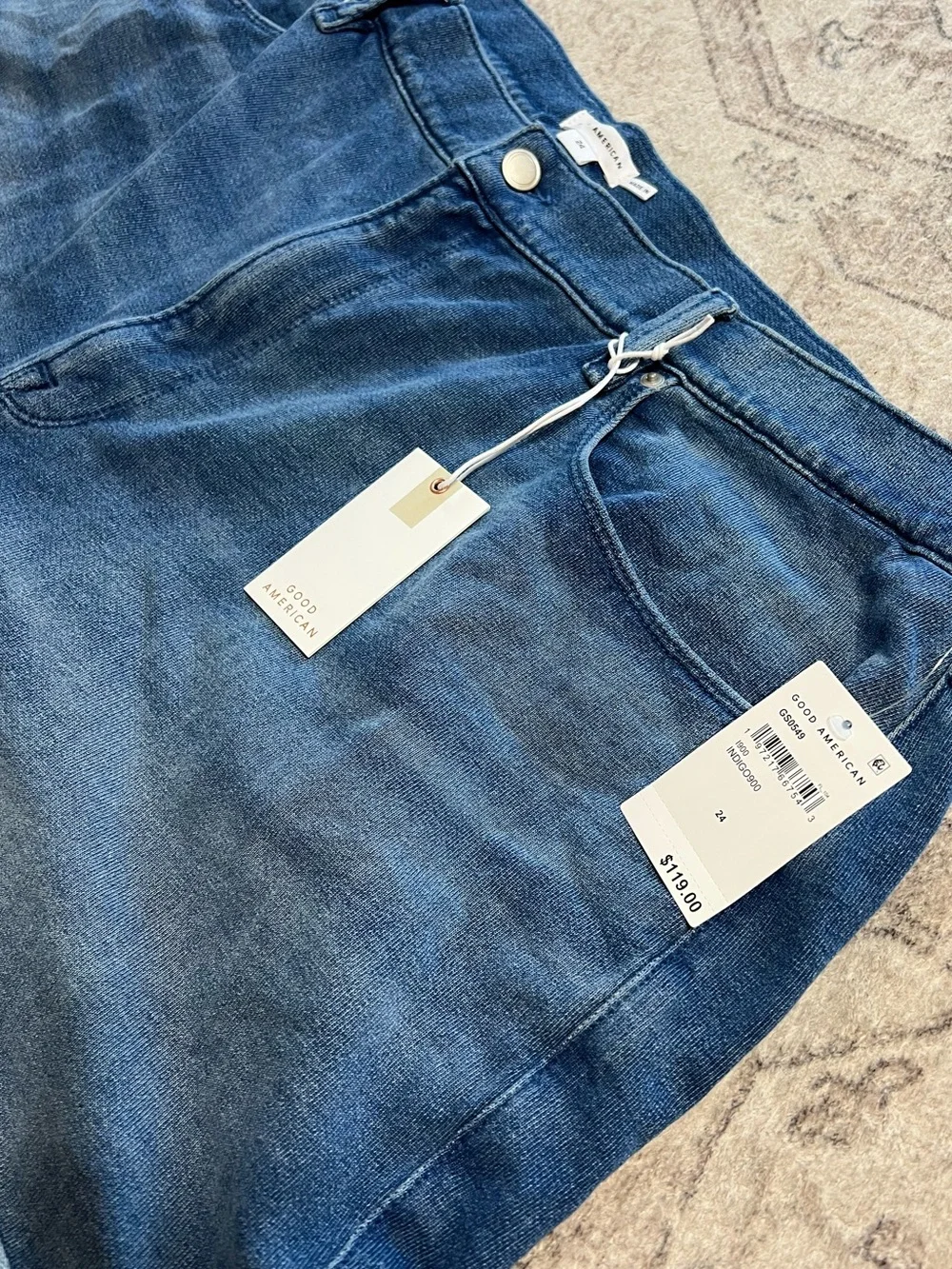 Jeanius Good '90s Shorts in Indigo900
